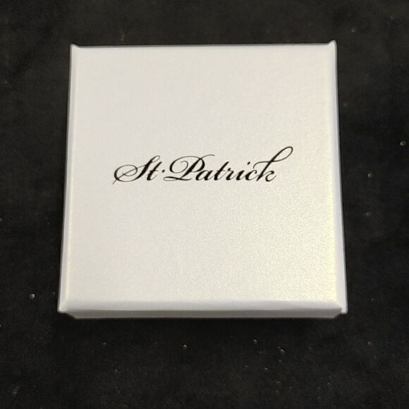 MEN'S ST. PATRICK SILVER/ BLACK VERTICAL PATTERN CUFF LINK. - Picture 4 of 4